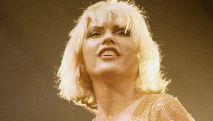Time Traveler? ’70s Icon Who Compared Plastic Surgery to a Flu Shot Stuns with Ageless Appearance!
