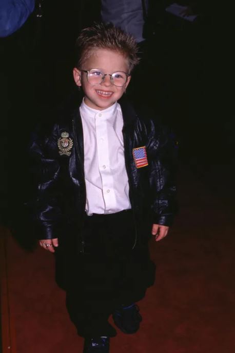 Child star, 90s celebrities, Hollywood, bullying, panic attacks, mental health, child actors, disappearance, career change, personal growth, celebrity life, childhood fame, anxiety