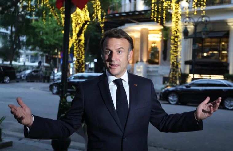 The Push That Rocked the Internet: Unpacking the Brigitte Macron Video 4 Brigitte Macron, Emmanuel Macron, viral video, France, politics, media, disinformation, presidential couple, international relations,